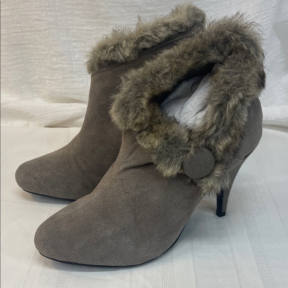 Women's Faux Fur Trim Ankle Boots - Gray size 7.5 - Picture 1 of 12